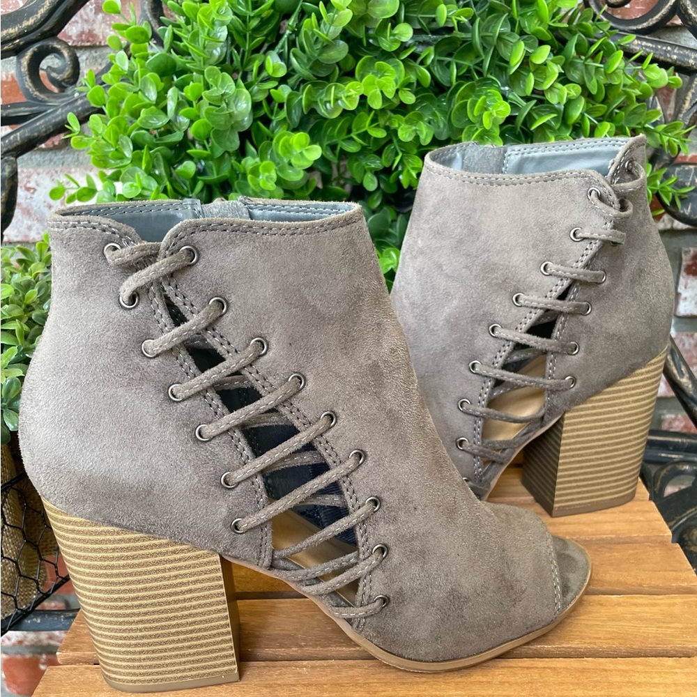 Soda Shoes Callme Open Toe Ankle Booties; Gray Suede W/Lace Up Open Sides; Sz 9M